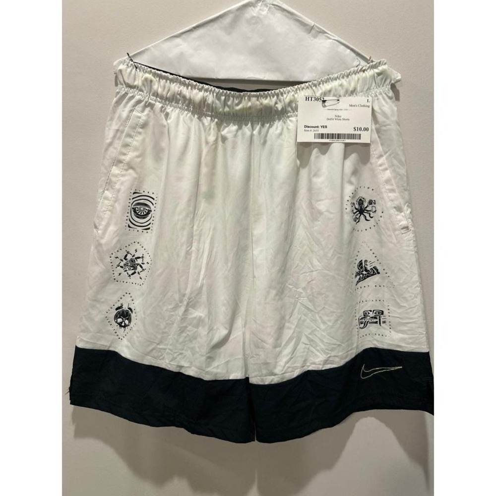 Nike Dri fit White Shorts L Mens